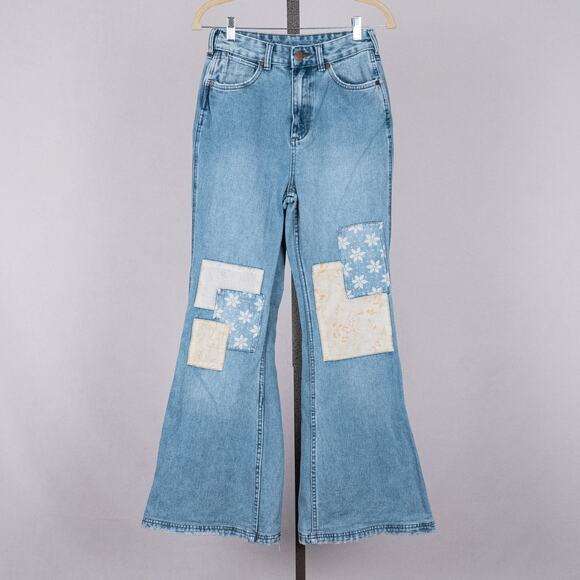 Wrangler x Billabong Women's Flare Jeans Size 27 Patchwork Floral Retro Cowgirl - Picture 1 of 8